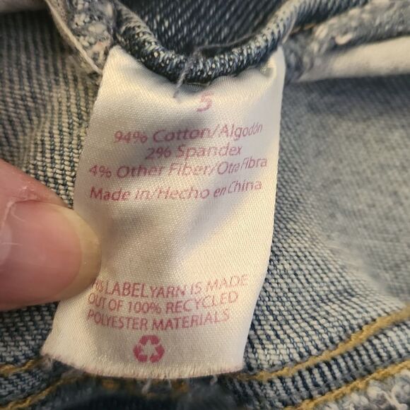 No Boundaries blue denim cut off shorts. Button fly. Juniors size 5 - Picture 4 of 5